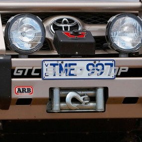 Bara fata ARB DeLuxe Toyota Hilux 2005-2011 cu overfendere