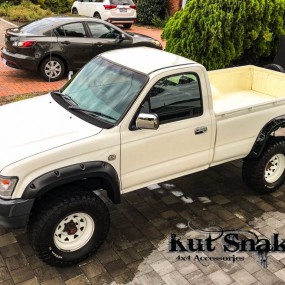 Overfendere Kut-Snake Hilux 106 Single Cab 95mm textured