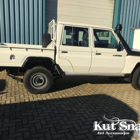 Overfendere Kut-Snake Toyota Land Cruiser 79 Double Cab 2007+ 50mm textured