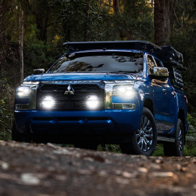 Proiectoare LED 7” Bushranger cu montare in spatele grilei Mitsubishi L200 2023+